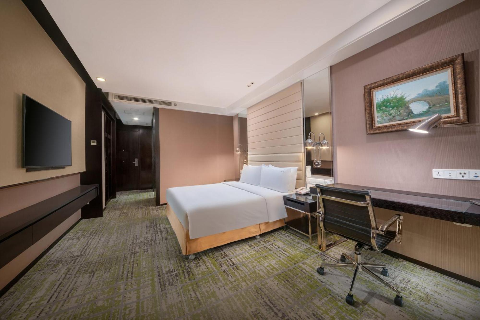 Holiday Inn Beijing Focus Square By Ihg Exterior foto